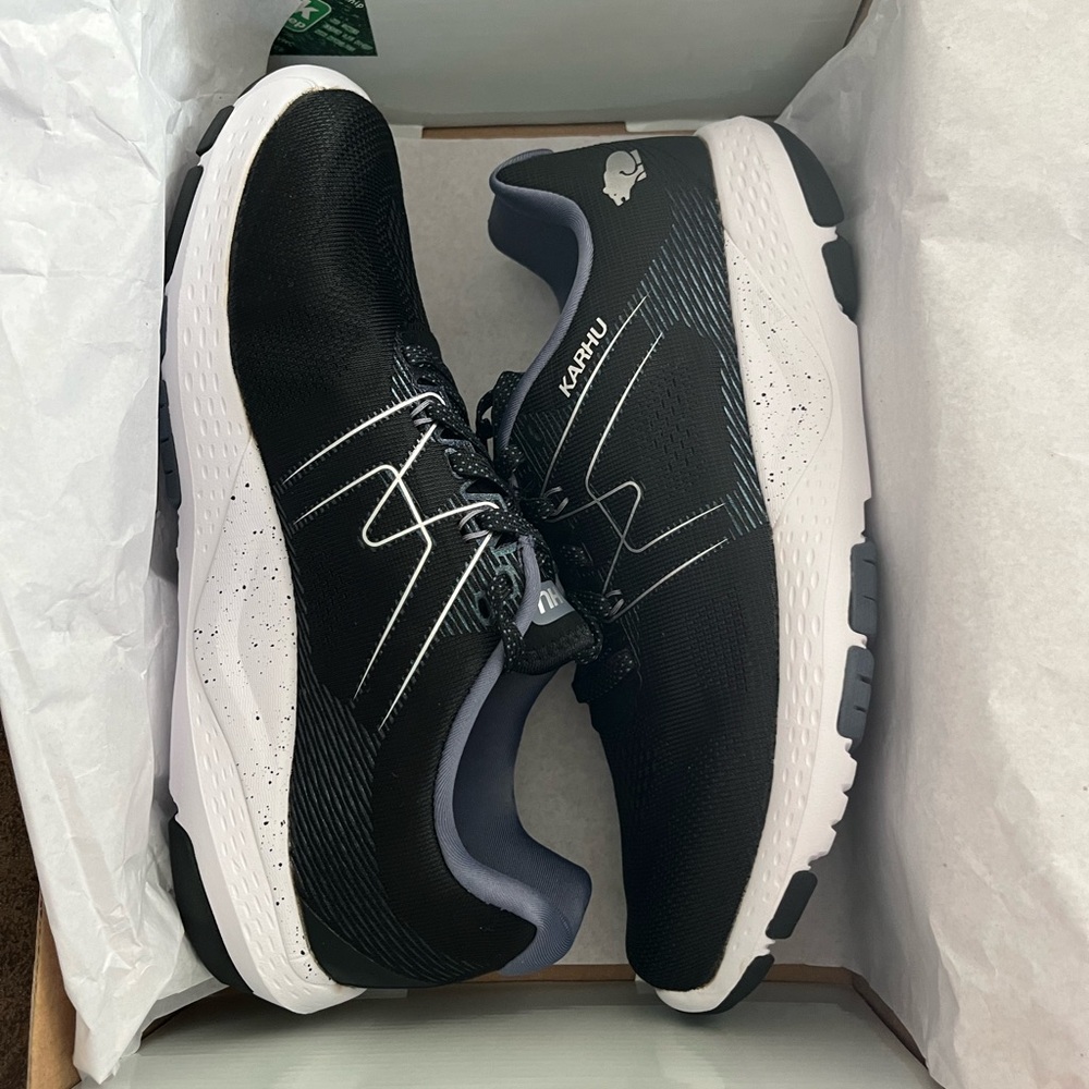 Women’s Karhu IKONI ORTIX 
JET BLACK/FOLKSTONE GREY Size 9